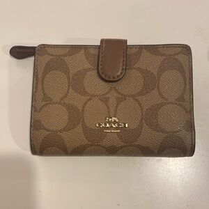Coach Medium Corner Zip Wallet
